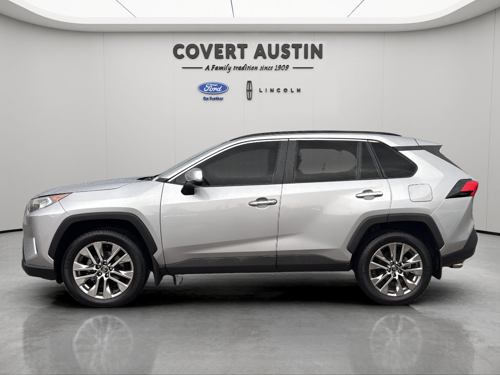 Used 2020 Toyota RAV4 Limited w/ Limited Grade Weather Package FWD image 2