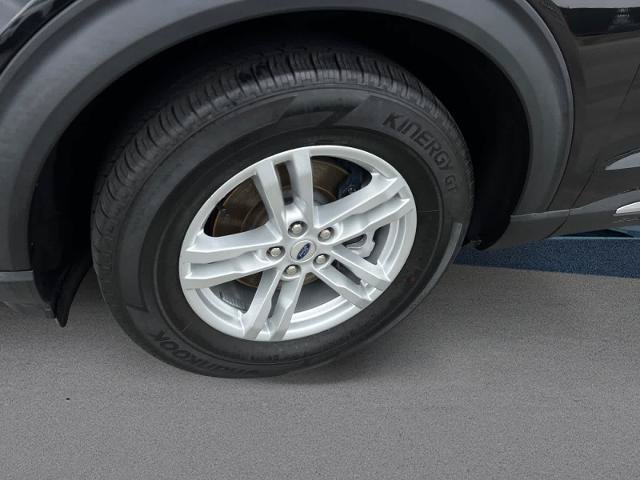 Certified 2023 Ford Explorer XLT w/ Equipment Group 202A RWD image 9