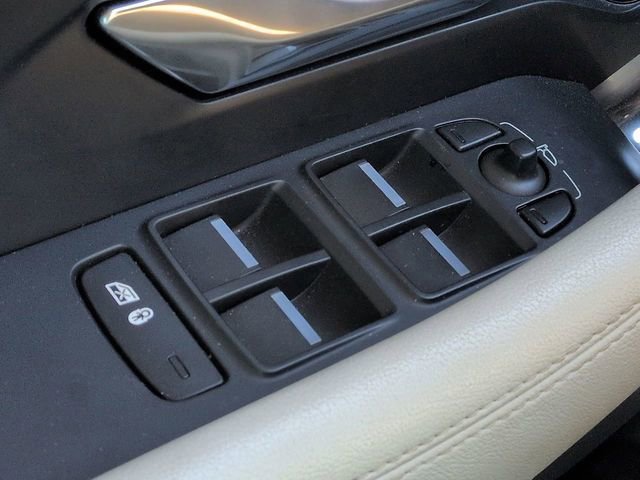 Used 2019 Jaguar E-PACE SE image 31