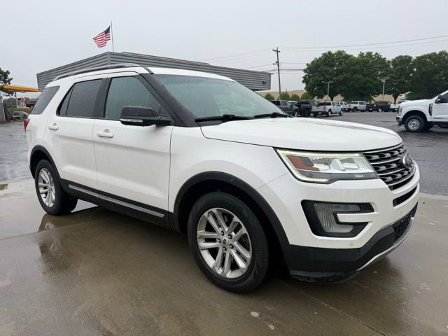Certified 2017 Ford Explorer XLT w/ Equipment Group 202A FWD image 4
