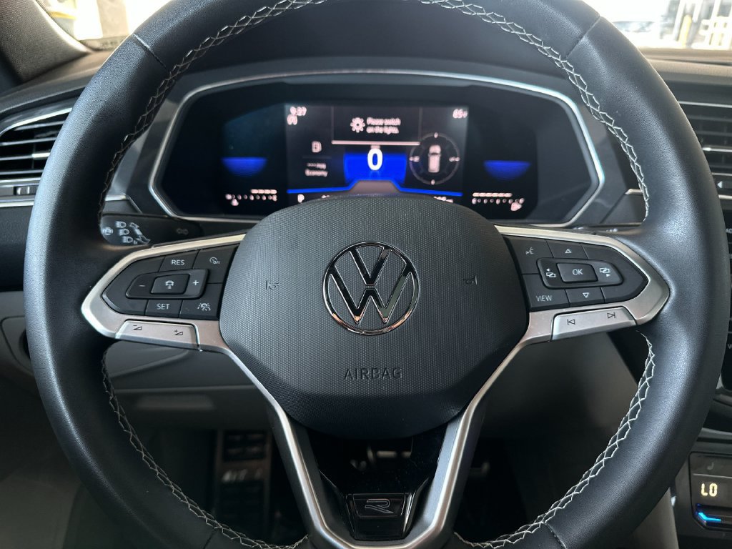 Used 2023 Volkswagen Tiguan SE R-Line FWD image 23