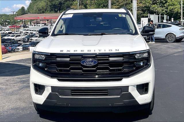 Certified 2025 Ford Expedition Max Active RWD image 3