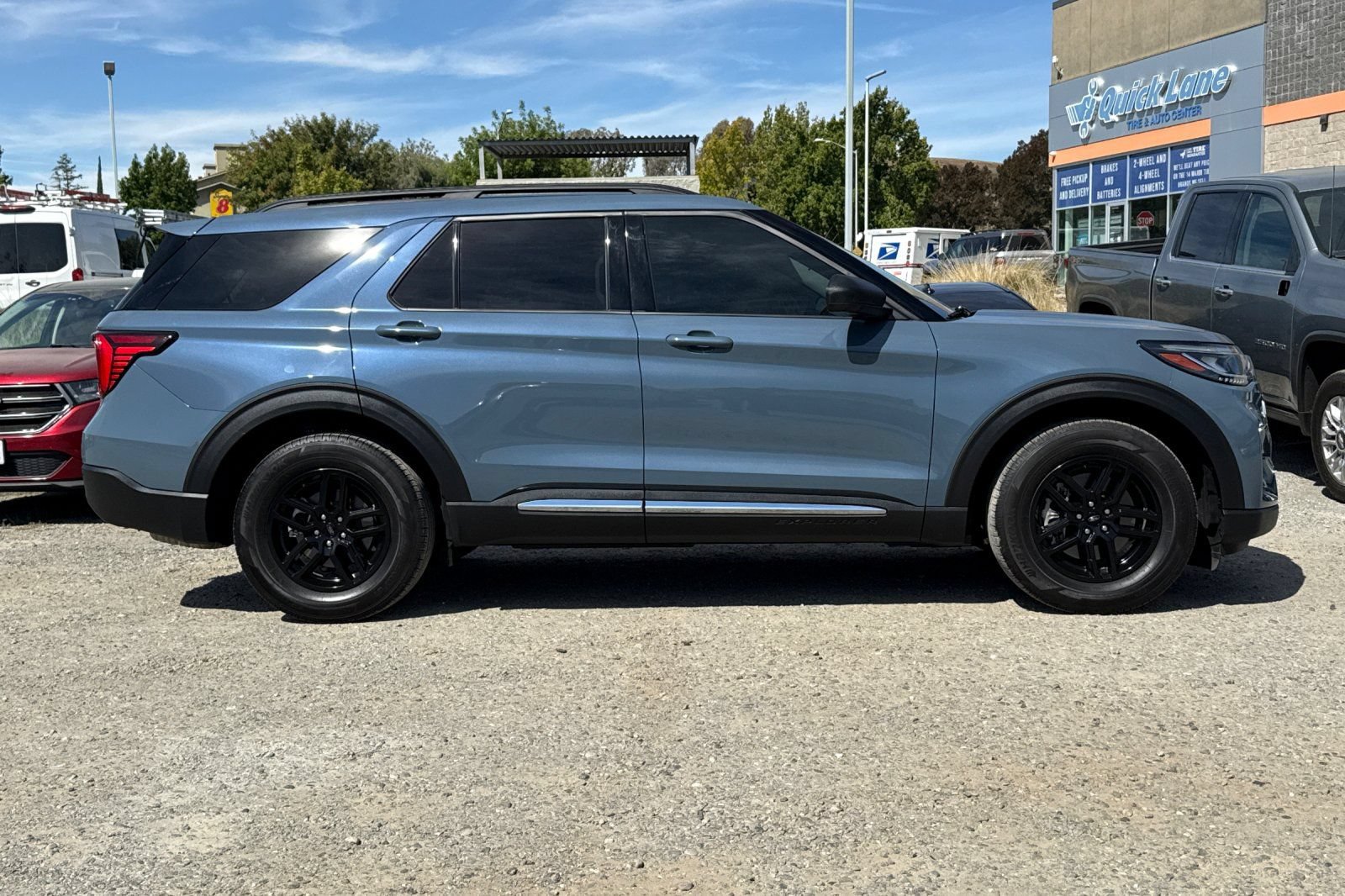 Certified 2025 Ford Explorer Active RWD image 3