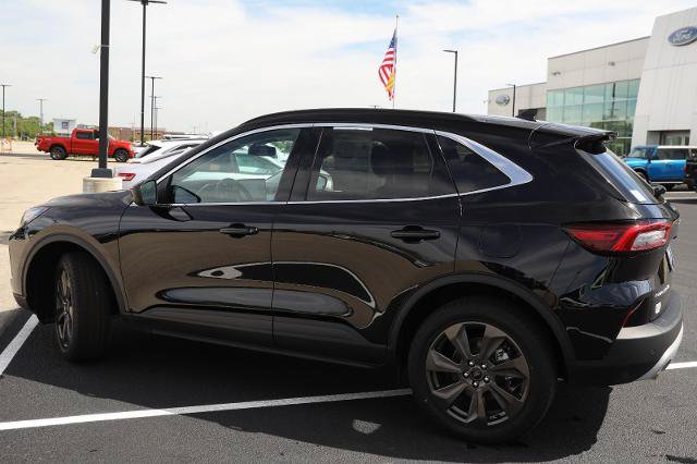 Certified 2025 Ford Escape Platinum AWD/4WD image 15