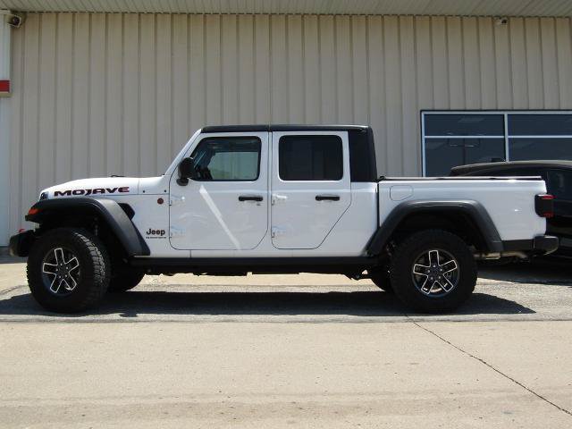 Used 2024 Jeep Gladiator Mojave AWD/4WD image 11