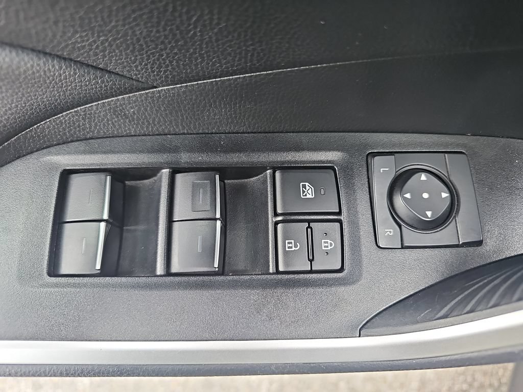 Used 2025 Toyota RAV4 XLE FWD image 26