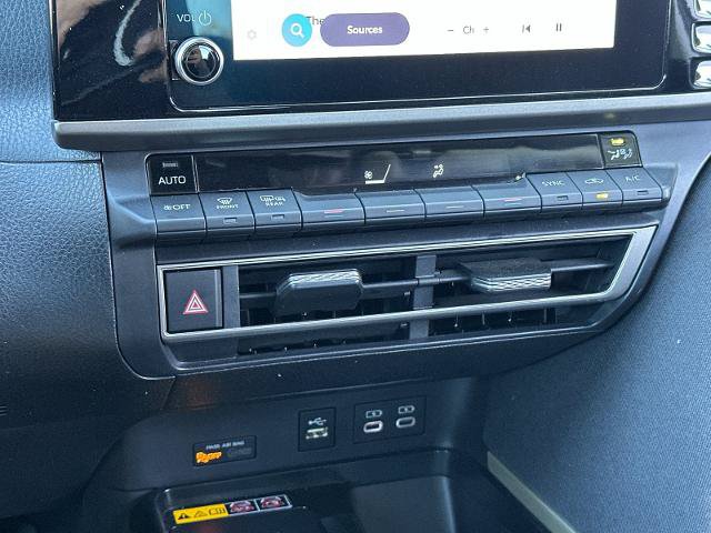 Used 2025 Toyota Camry LE FWD image 18