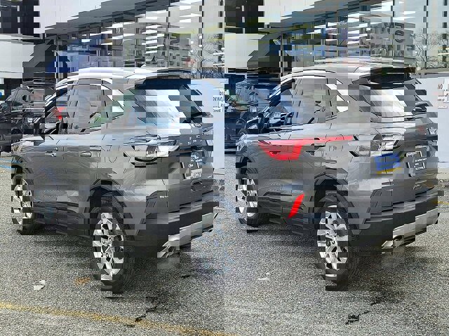 Certified 2022 Ford Escape SE image 4