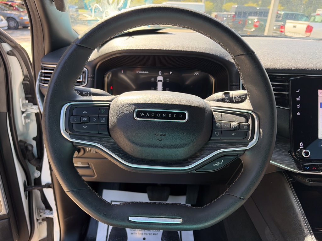 Used 2024 Jeep Wagoneer L Series II RWD image 6