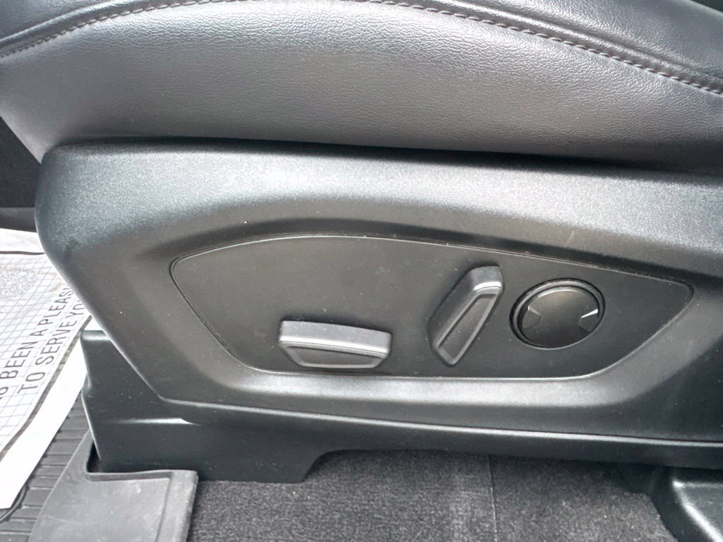 Certified 2024 Ford Explorer XLT w/ Equipment Group 202A AWD/4WD image 11