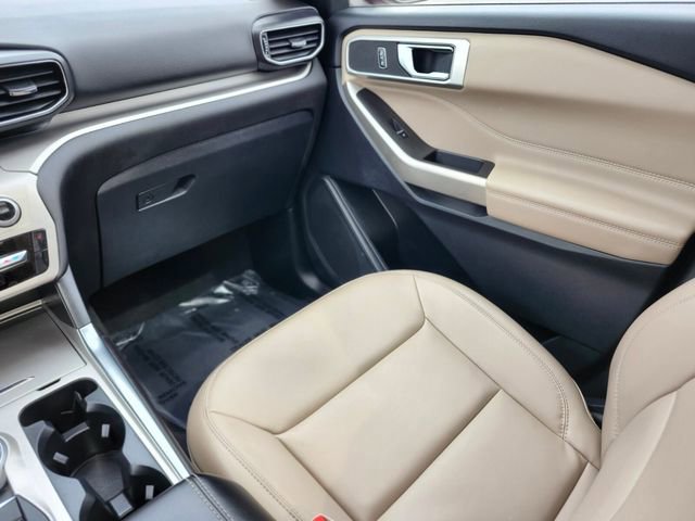 Certified 2022 Ford Explorer XLT w/ Equipment Group 202A image 15