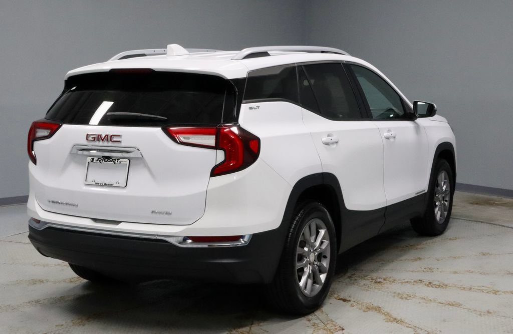 Used 2024 GMC Terrain SLT AWD/4WD image 11