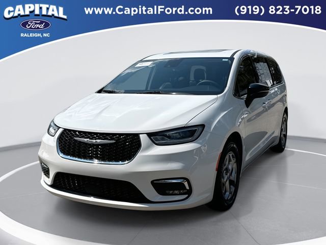 Used 2024 Chrysler Pacifica Limited