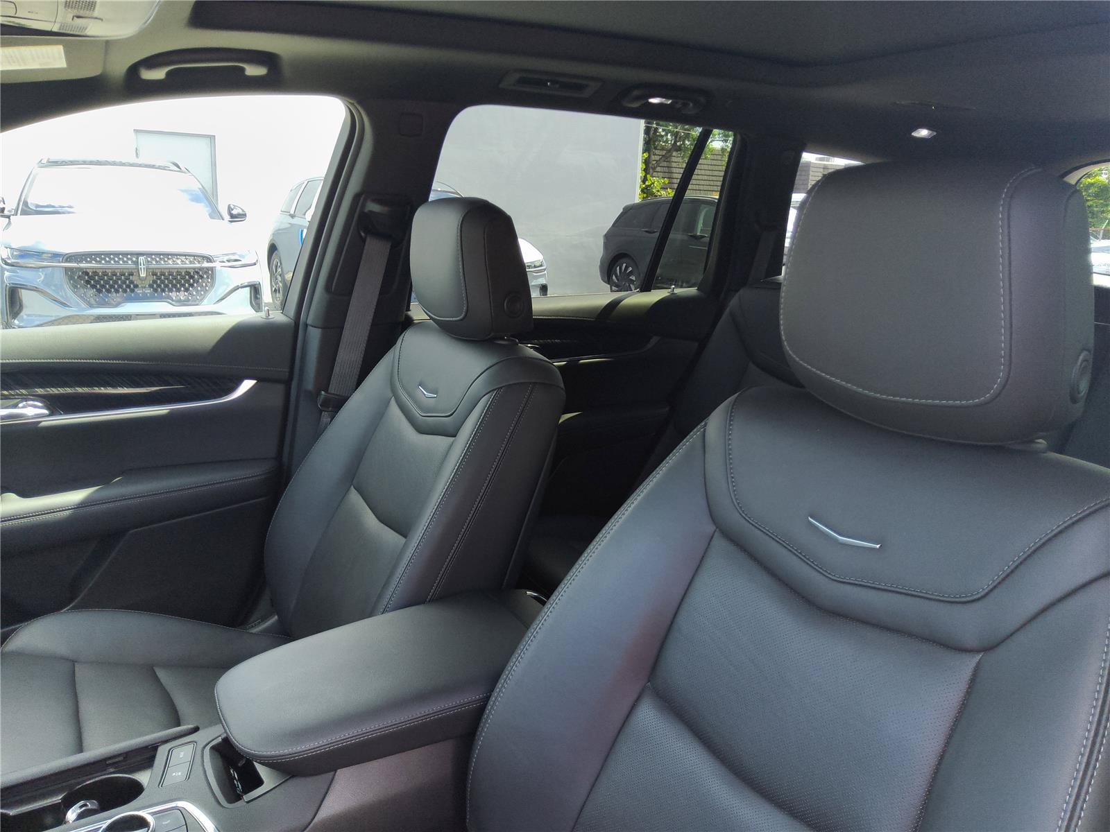 Used 2023 Cadillac XT6 Premium Luxury w/ Technology Package FWD image 19