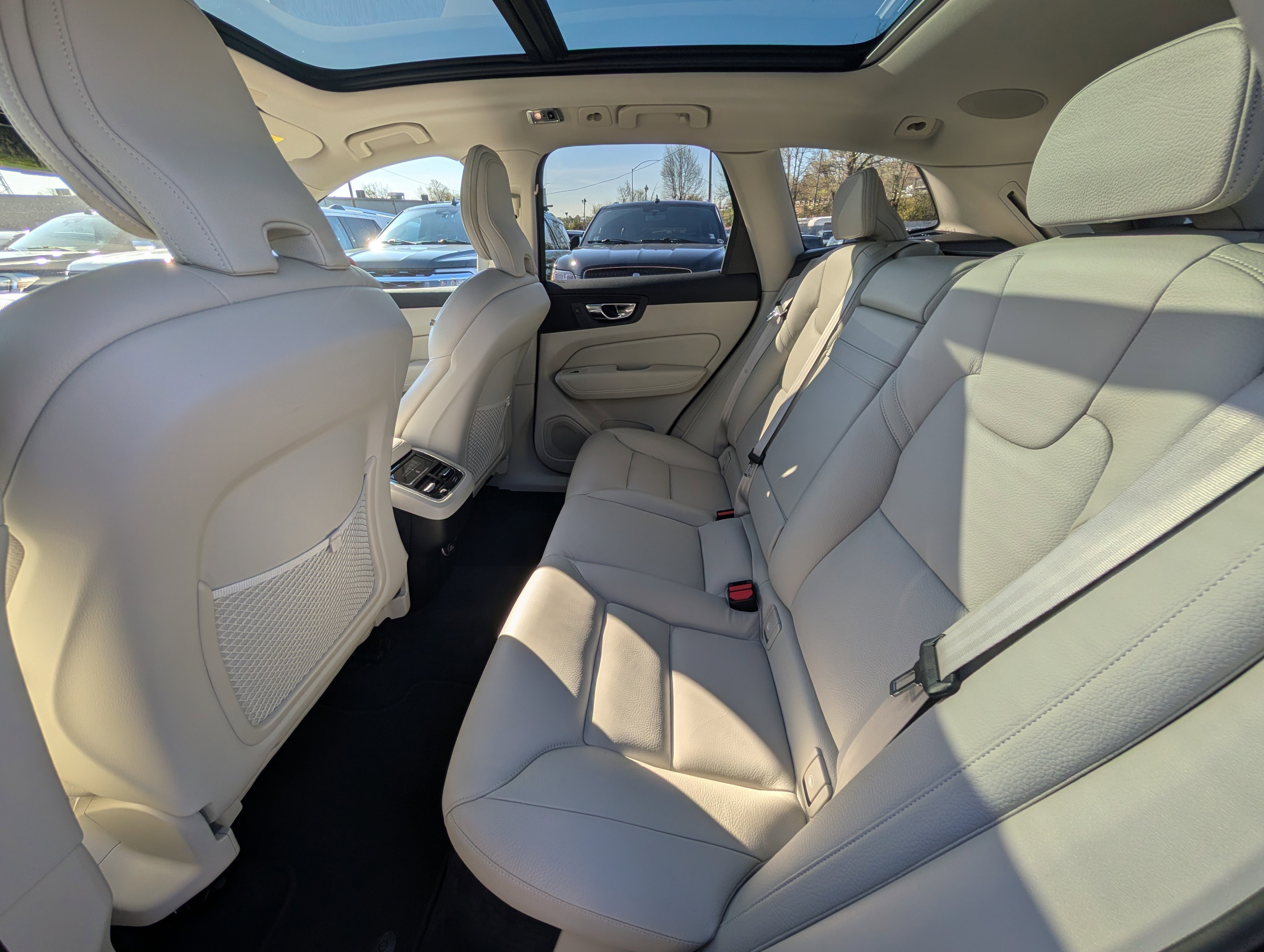 Used 2020 Volvo XC60 T5 Inscription w/ Protection Package Premier image 16