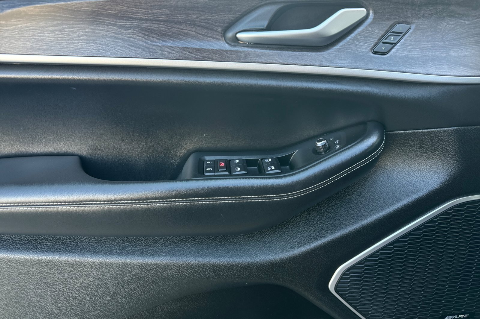 Used 2023 Jeep Grand Cherokee 4WD 4xe image 11