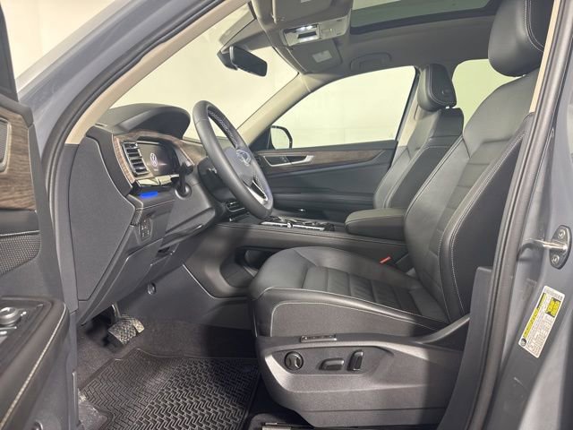 Used 2025 Volkswagen Atlas SEL image 12