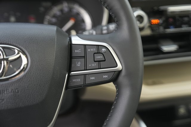 Used 2022 Toyota Highlander Platinum image 24