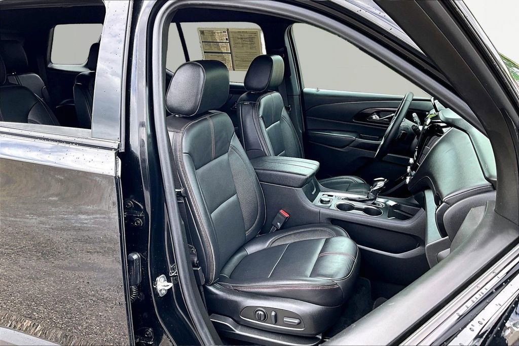 Used 2022 Chevrolet Traverse RS FWD image 7