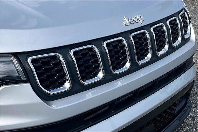 Used 2024 Jeep Compass Latitude AWD/4WD image 28