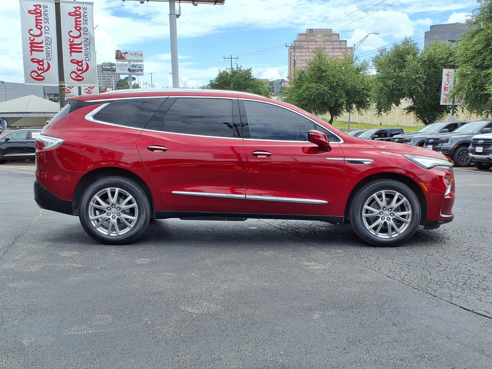 Used 2023 Buick Enclave Essence w/ Experience Buick Package FWD image 5