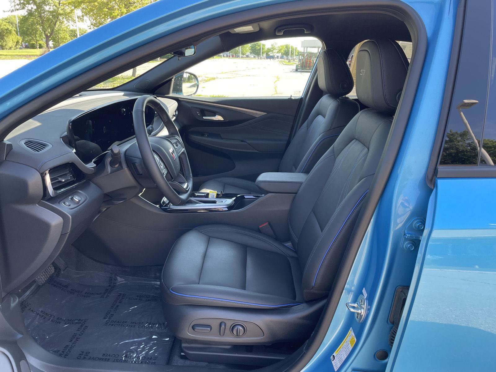Used 2025 Buick Envista Sport Touring w/ Convenience I Package FWD image 17