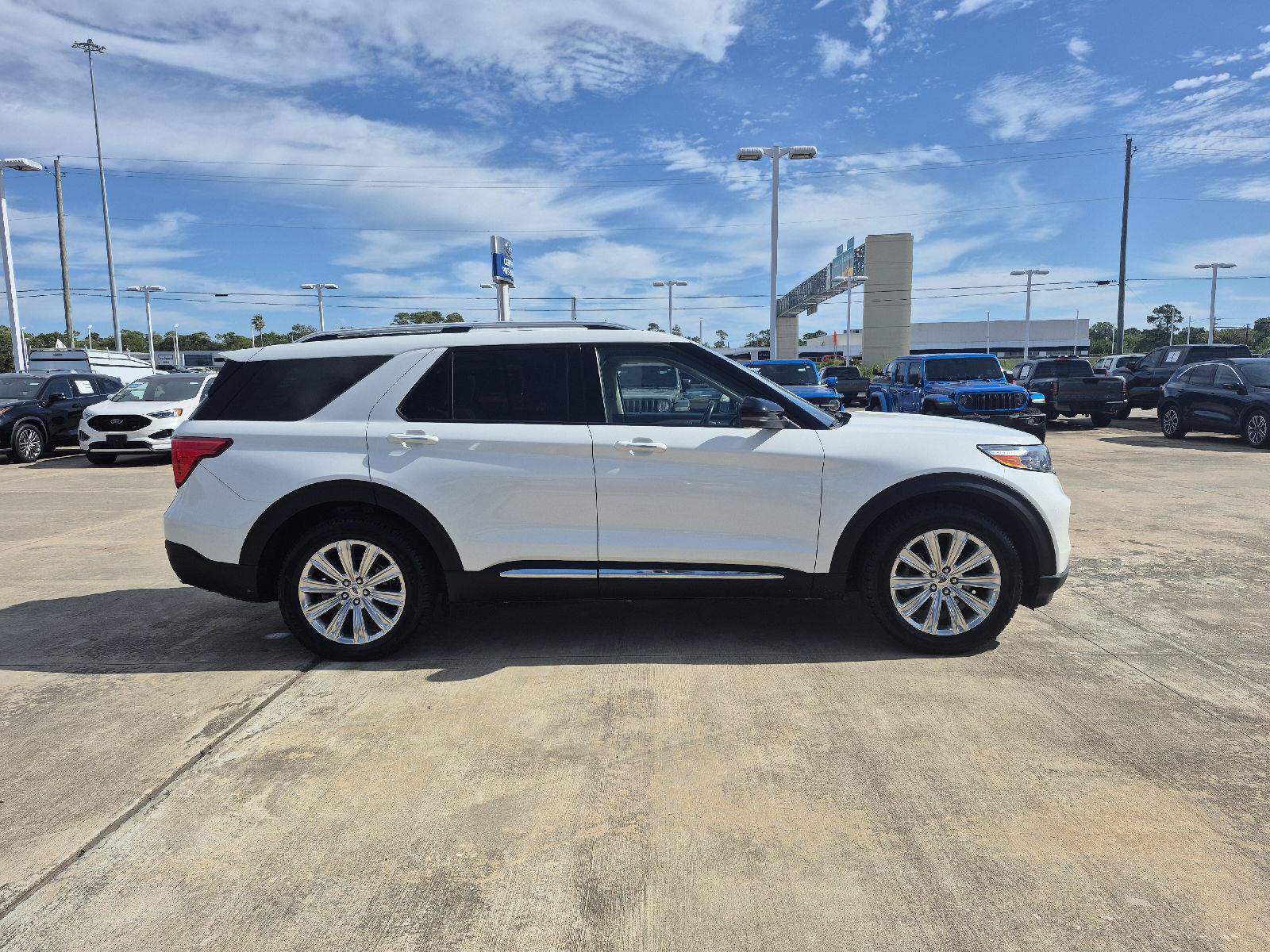 Certified 2023 Ford Explorer Limited w/ Limited Technology Package RWD image 18