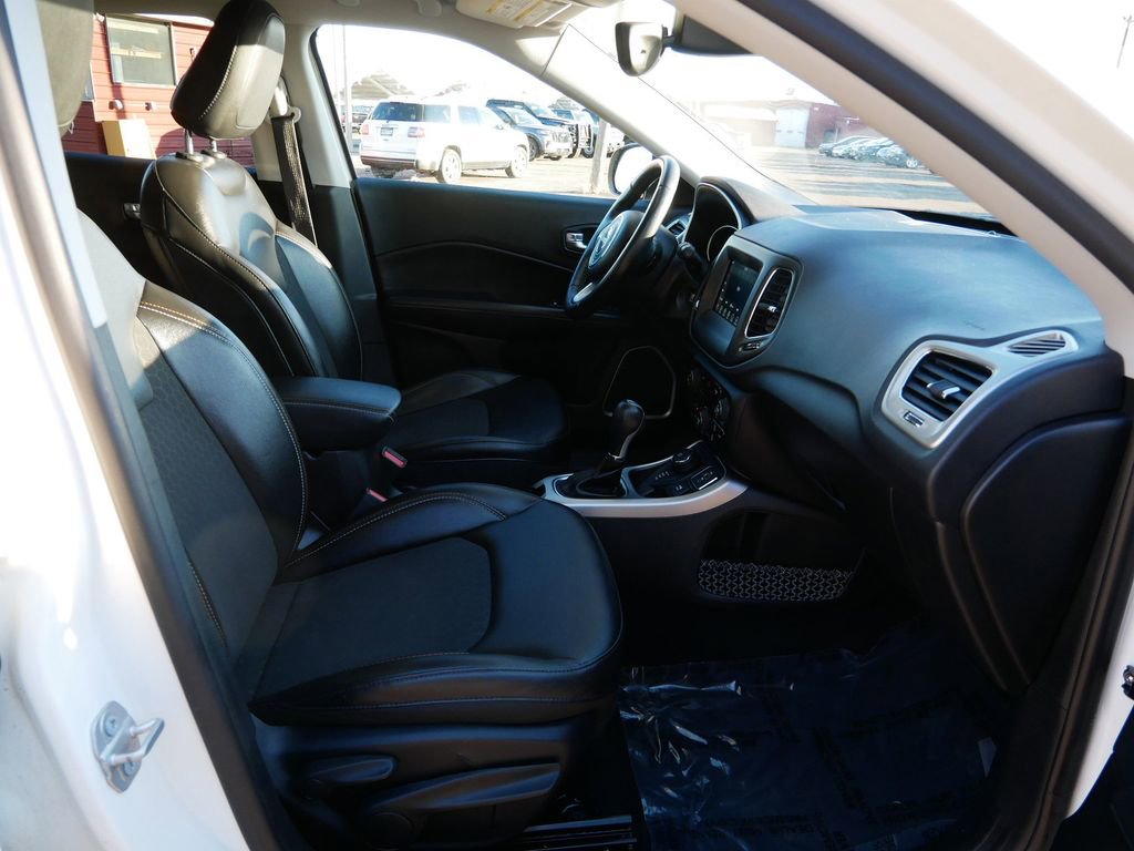 Used 2018 Jeep Compass Latitude w/ Popular Equipment Group AWD/4WD image 8