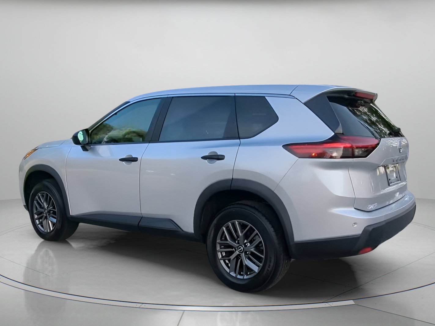 Used 2024 Nissan Rogue S FWD image 19