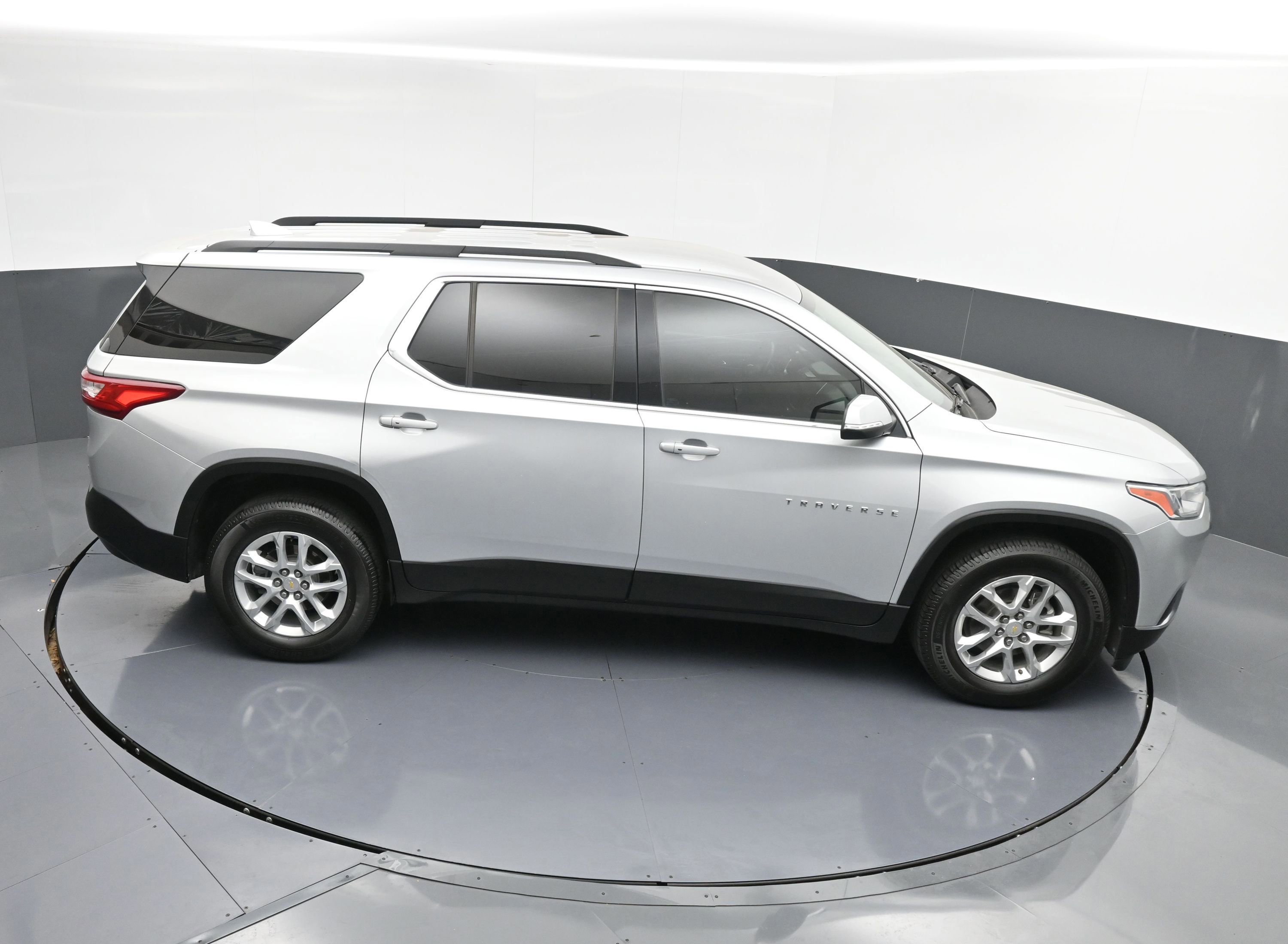 Used 2021 Chevrolet Traverse LT image 19