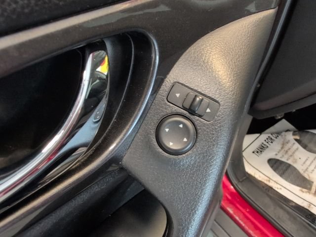 Used 2017 Nissan Rogue SV AWD/4WD image 14