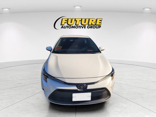 Used 2024 Toyota Corolla LE FWD image 2