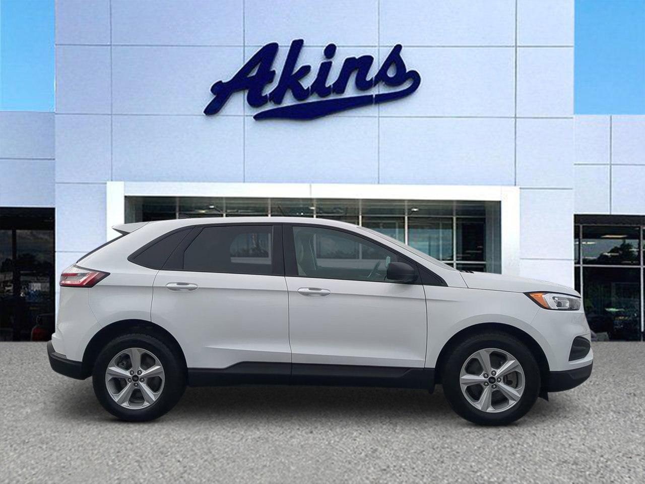 Certified 2024 Ford Edge SE image 1