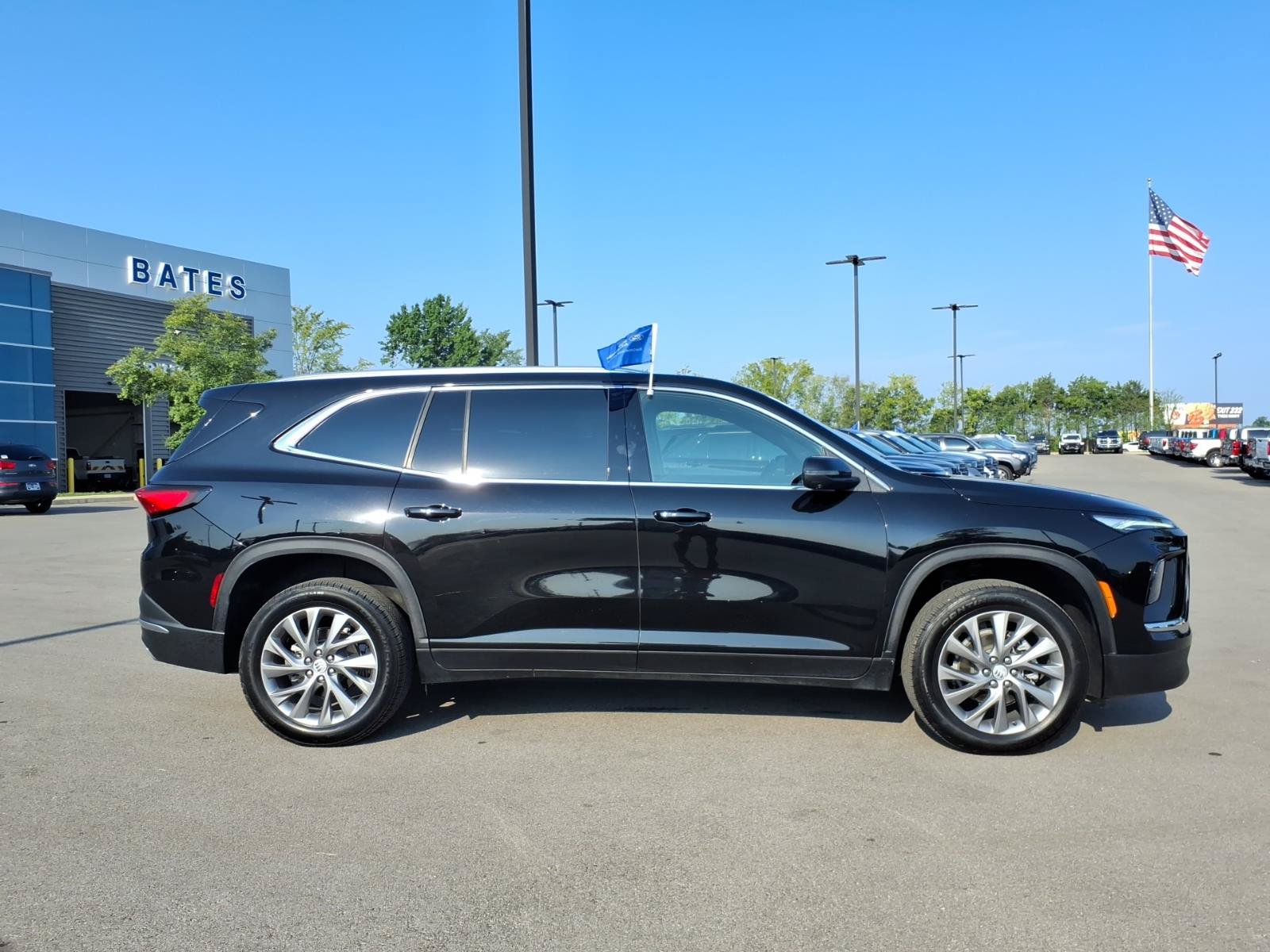 Used 2026 Buick Enclave Preferred FWD image 2