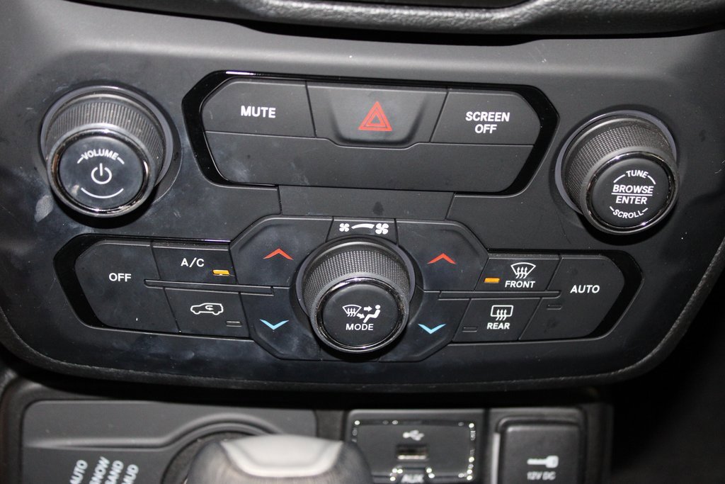 Used 2020 Jeep Renegade Limited w/ LED Lighting Group image 33