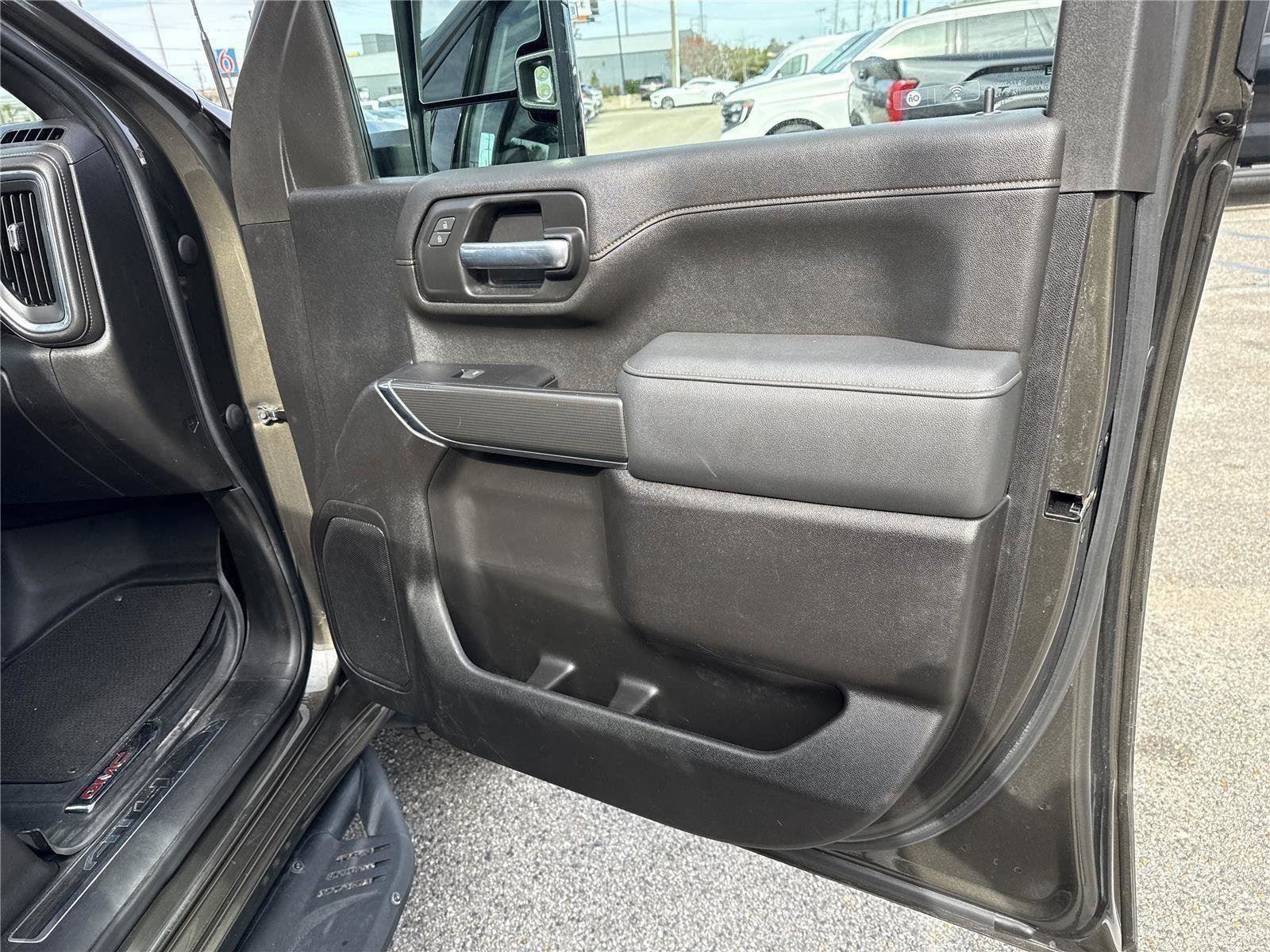 Used 2023 GMC Sierra 2500 AT4 image 21