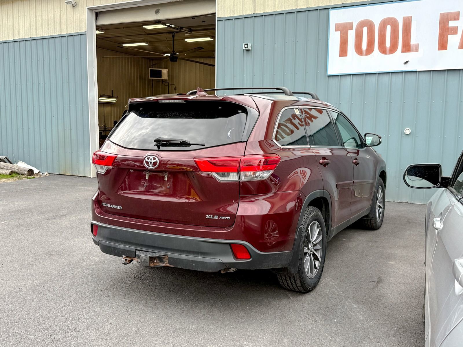 Used 2019 Toyota Highlander XLE image 4
