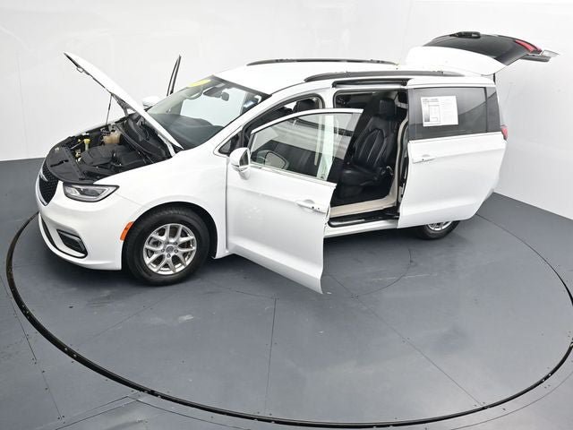 Used 2022 Chrysler Pacifica Touring-L FWD image 39
