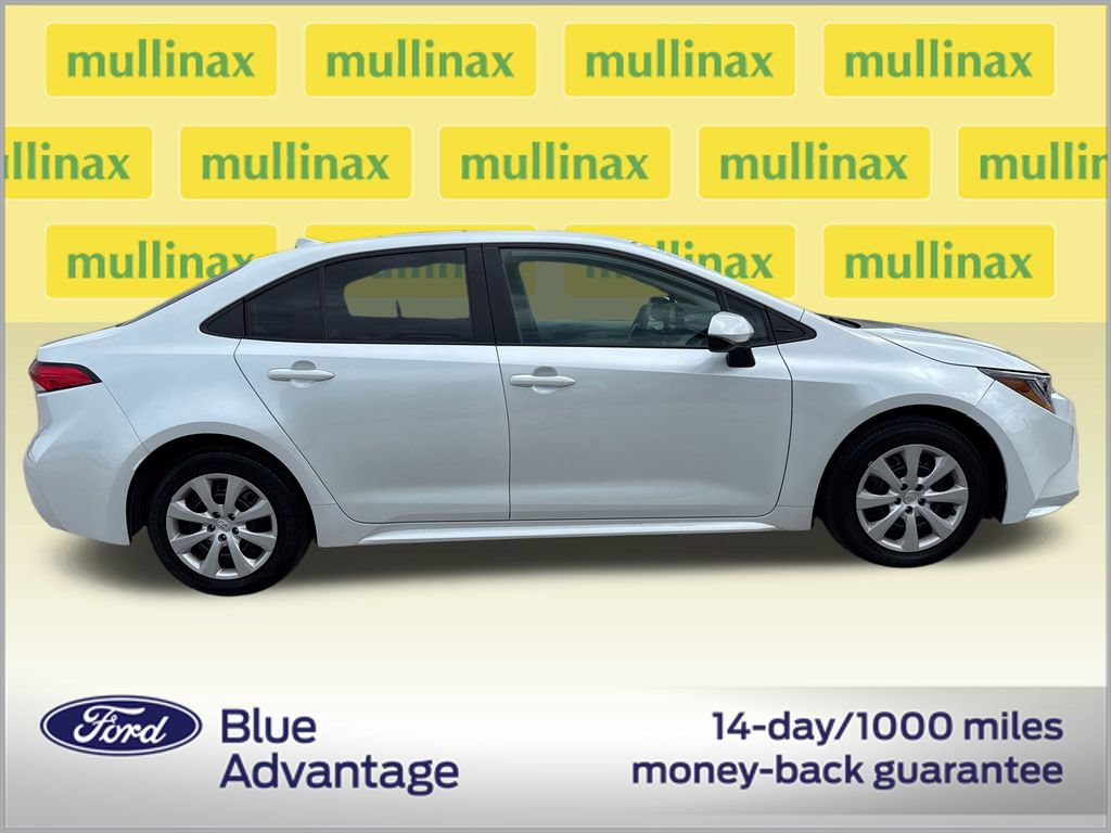 Used 2025 Toyota Corolla LE w/ Convenience Package FWD image 2