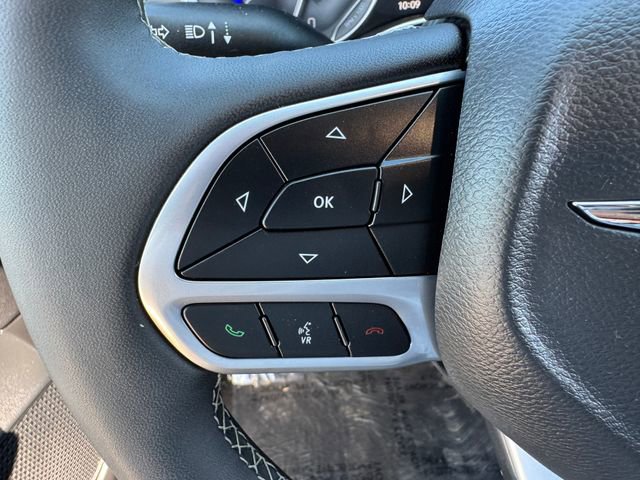 Used 2025 Chrysler Pacifica Select FWD image 23