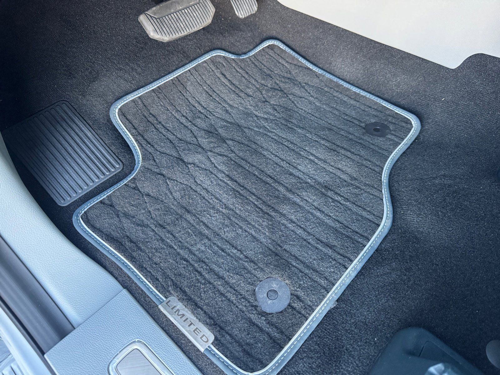 Certified 2024 Ford F250 Limited w/ FX4 Off-Road Package image 27