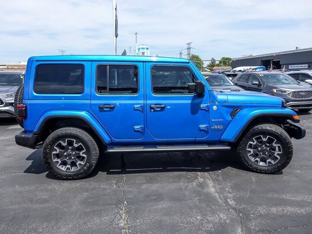 Used 2024 Jeep Wrangler Unlimited Sahara w/ Technology Group AWD/4WD image 11