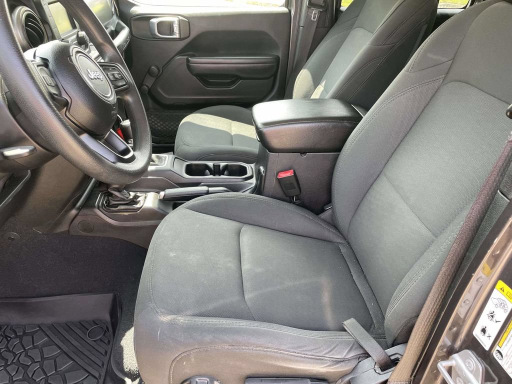 Used 2018 Jeep Wrangler Unlimited Sport AWD/4WD image 13