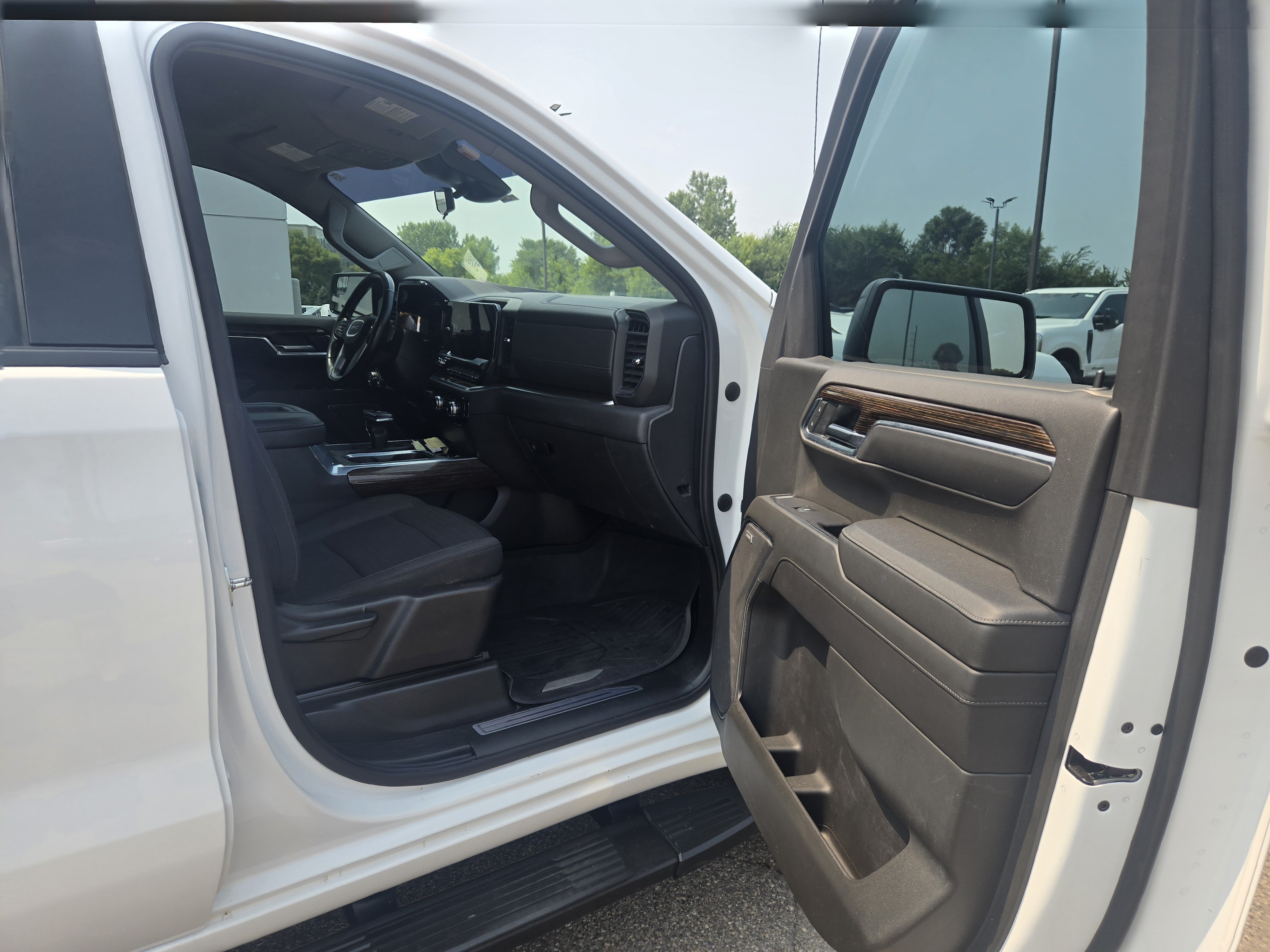 Used 2022 GMC Sierra 1500 Elevation w/ Preferred Package AWD/4WD image 16