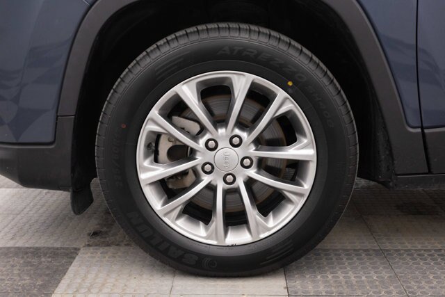 Used 2021 Jeep Cherokee Latitude Plus FWD image 17