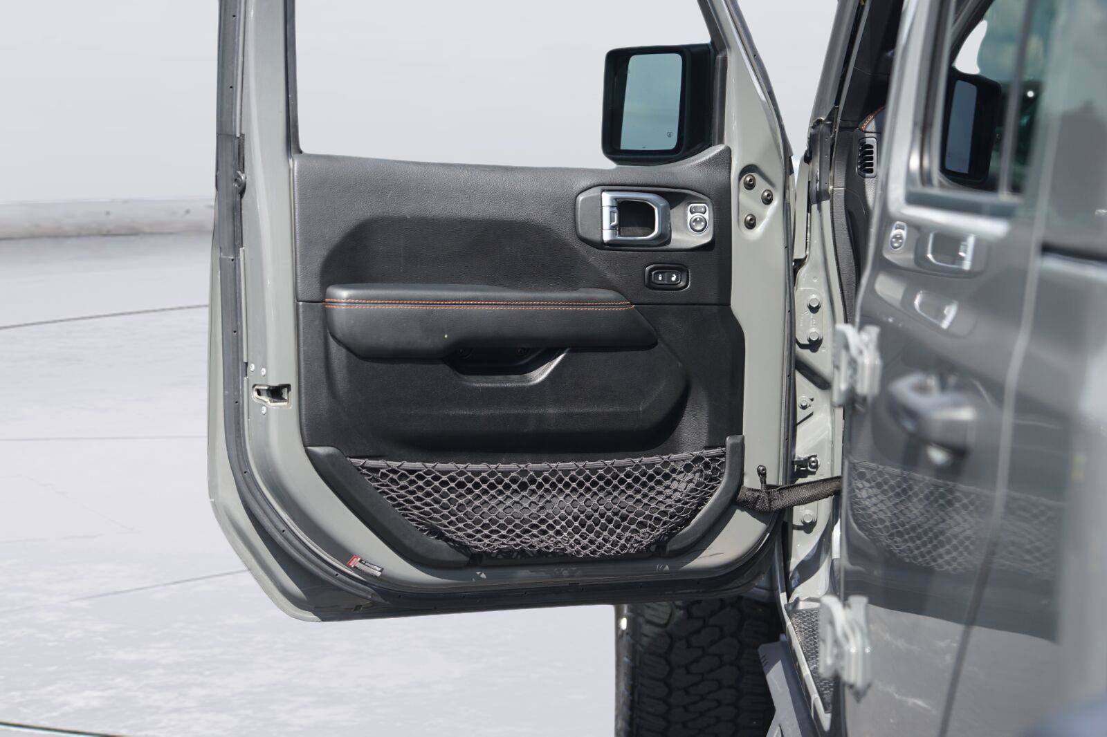 Used 2020 Jeep Gladiator Mojave AWD/4WD image 29