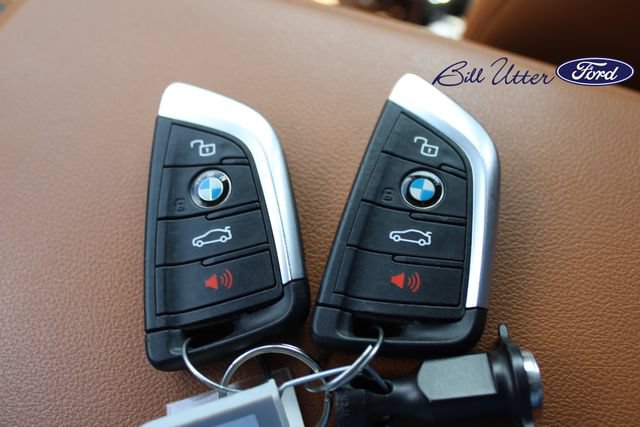 Used 2022 BMW 330i Sedan w/ Premium Package 2 RWD image 27