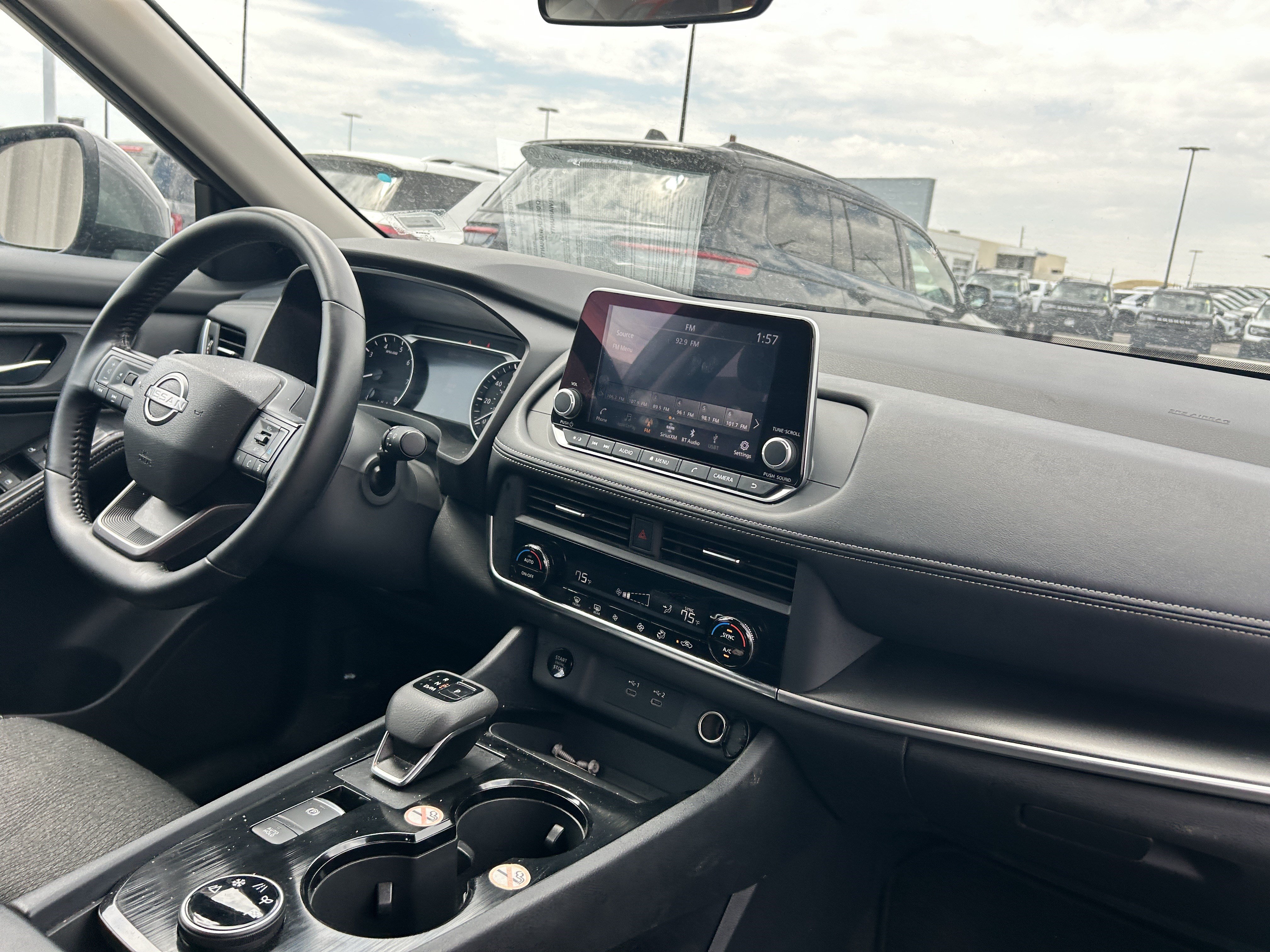 Used 2025 Nissan Rogue SV AWD/4WD image 15