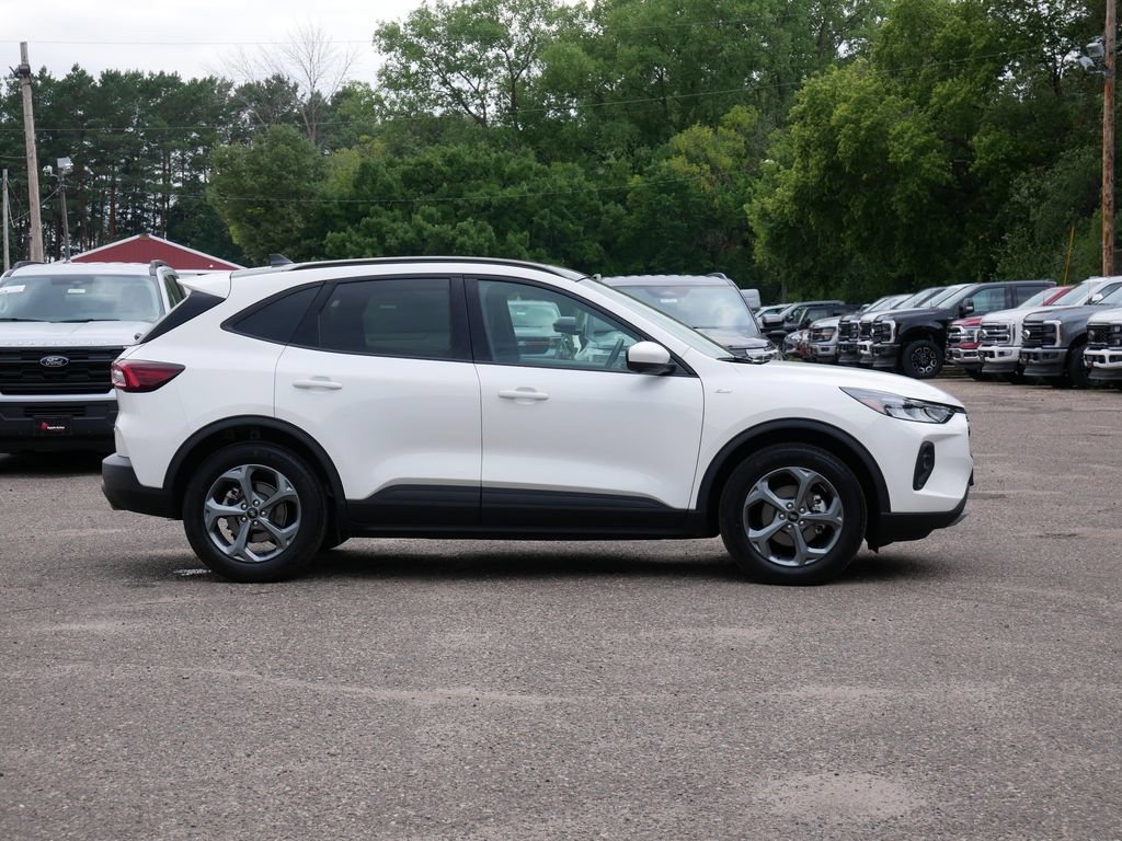 Certified 2025 Ford Escape ST-Line Select w/ Tech Pack #2 AWD/4WD image 2