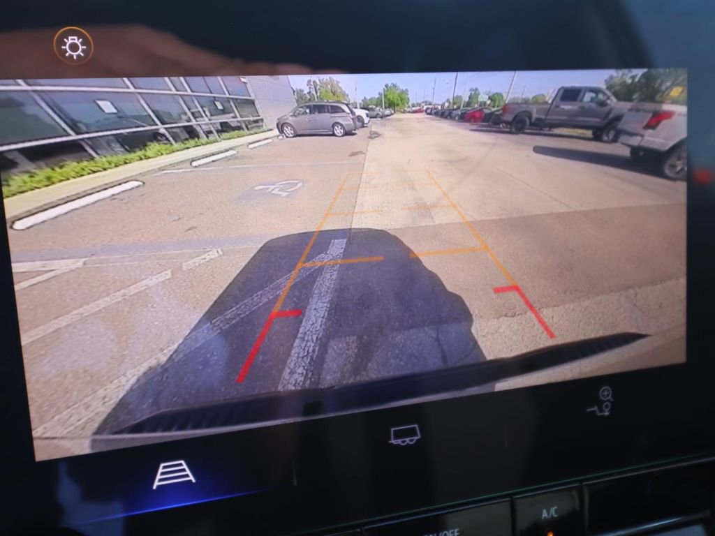 Used 2024 Chevrolet Colorado W/T image 10